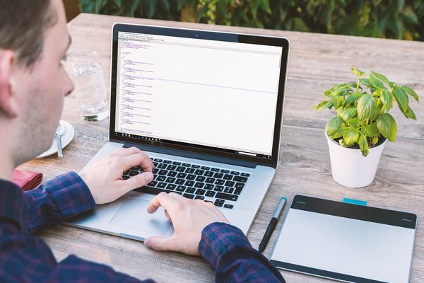 Comment créer un programme de formation en stratégie d'affaires pour les entrepreneurs internes ?