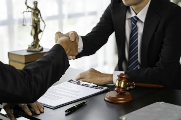 Découvrez l'expertise des avocats à bordeaux avec maître georges