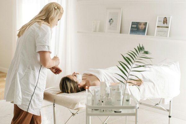 Formation esthéticienne : devenez experte en soins et beauté